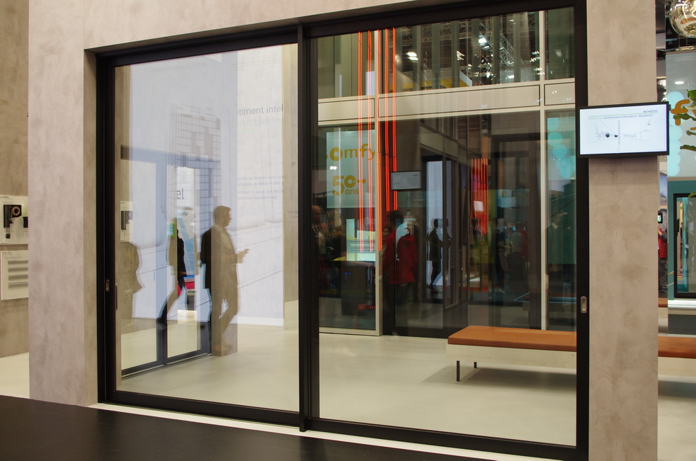 Les fenêtres coulissantes de très grande dimension deviennent la norme